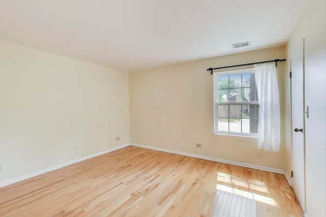 $2,050 | 1345 East Wyndham Circle, Unit 103, Palatine, IL 60074