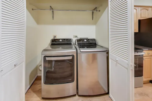 $2,050 | 1345 East Wyndham Circle, Unit 103, Palatine, IL 60074