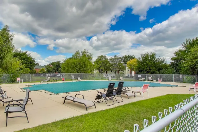 $2,050 | 1345 East Wyndham Circle, Unit 103, Palatine, IL 60074