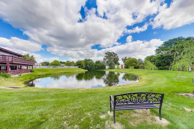 $2,050 | 1345 East Wyndham Circle, Unit 103, Palatine, IL 60074