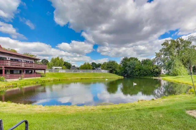 $2,050 | 1345 East Wyndham Circle, Unit 103, Palatine, IL 60074