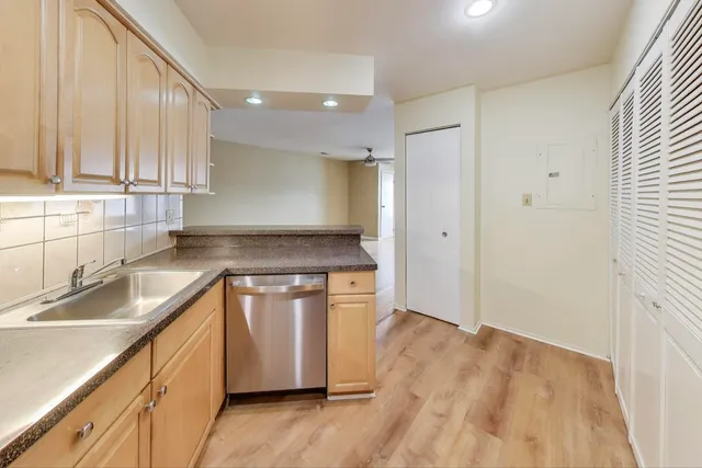 $2,050 | 1345 East Wyndham Circle, Unit 103, Palatine, IL 60074