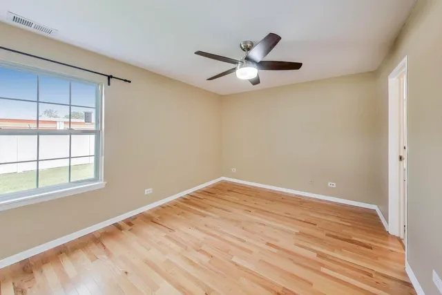 $2,050 | 1345 East Wyndham Circle, Unit 103, Palatine, IL 60074