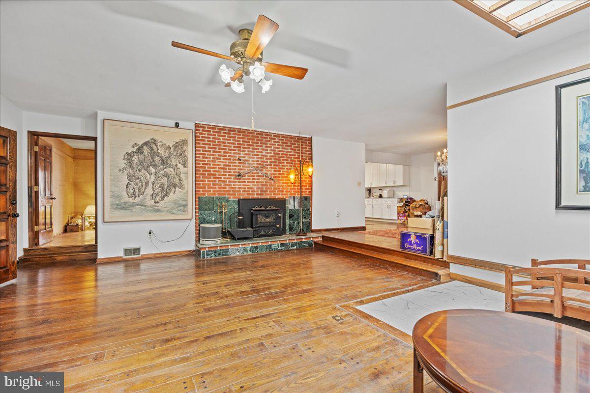 4068 Hanson Road White Plains, MD 20695 - Photo 16 of 48 Livingroom