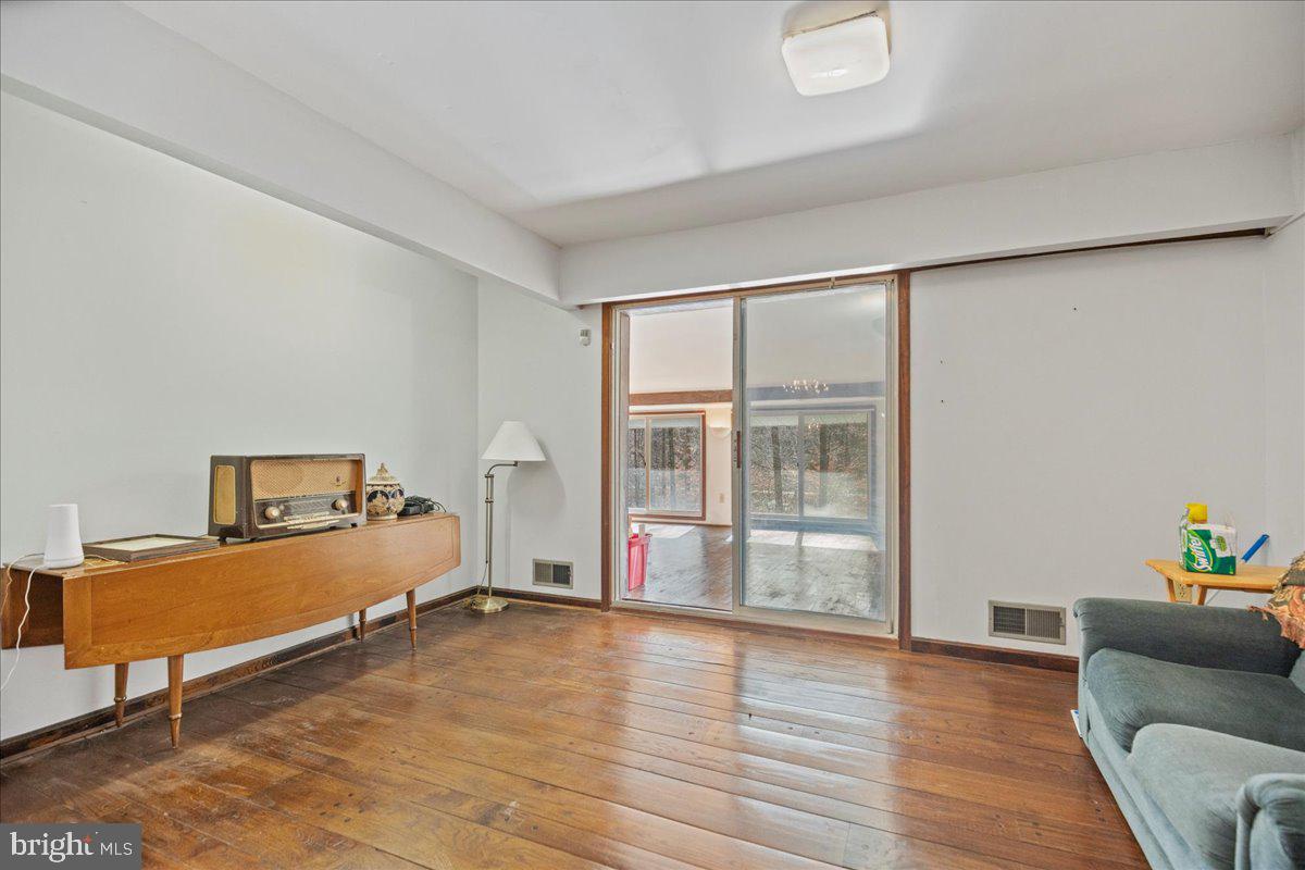 4068 Hanson Road White Plains, MD 20695 - Photo 18 of 48 Den