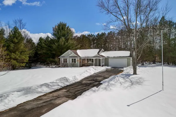 $474,000 | 6107 Jeffrey Place, Grawn, MI 49637