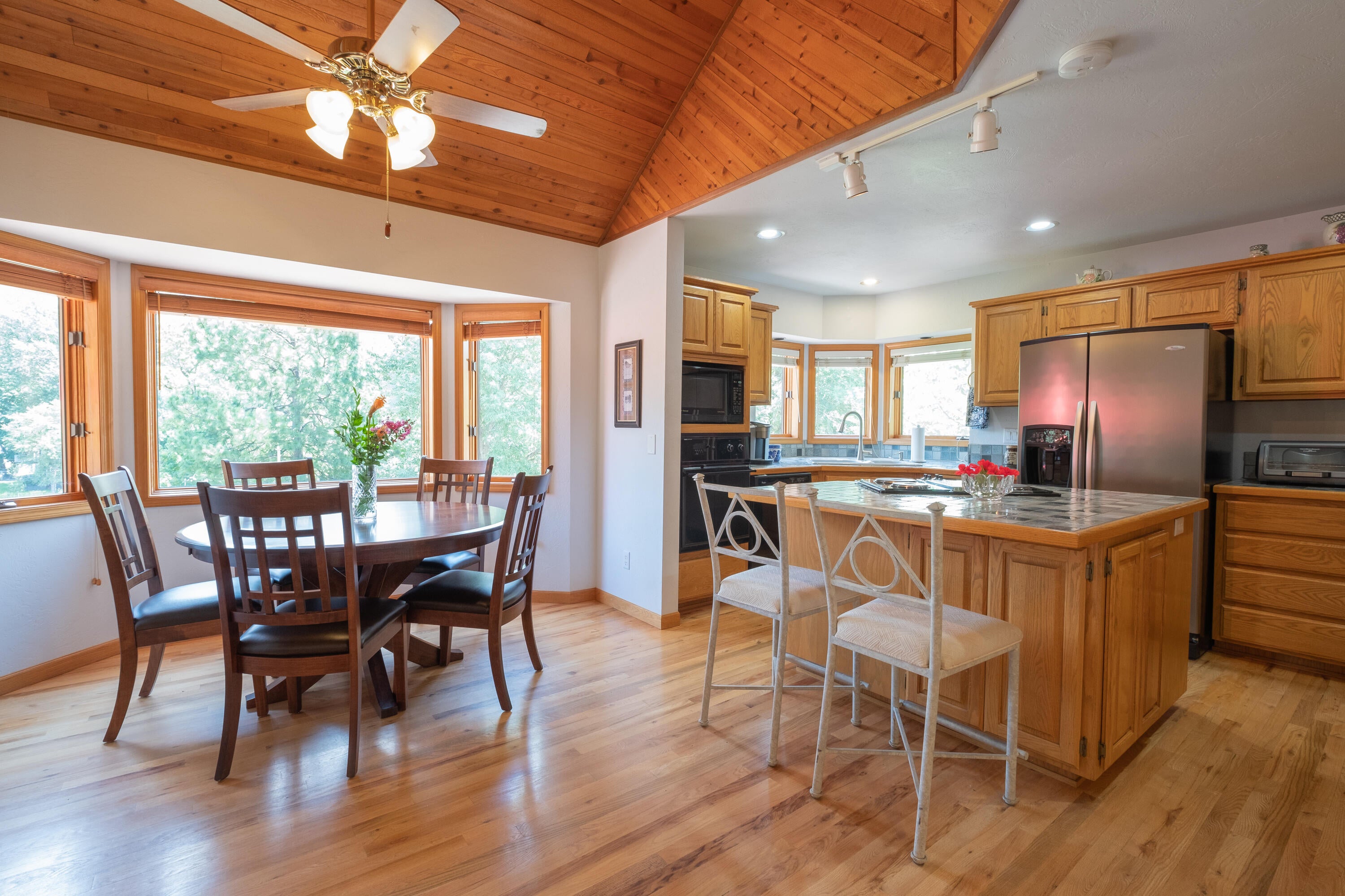 243 Rene Drive Shady Cove, OR 97539 - Photo 10 of 72 Kitchen