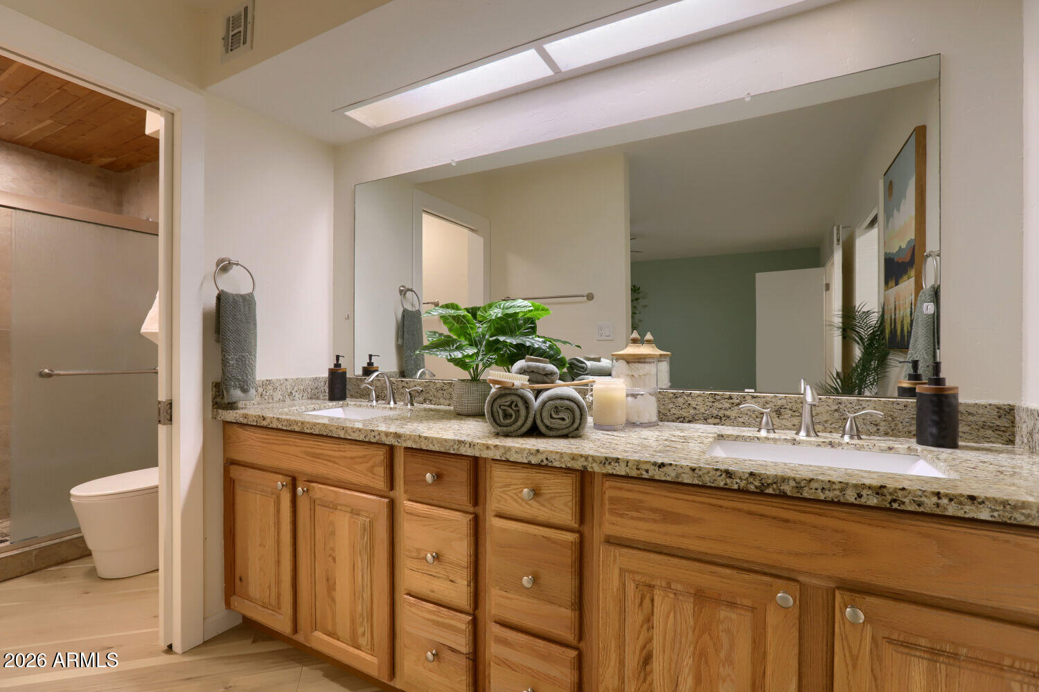 3641 West Grandview Road Phoenix, AZ 85053 - Photo 11 of 22 Primary Bathroom