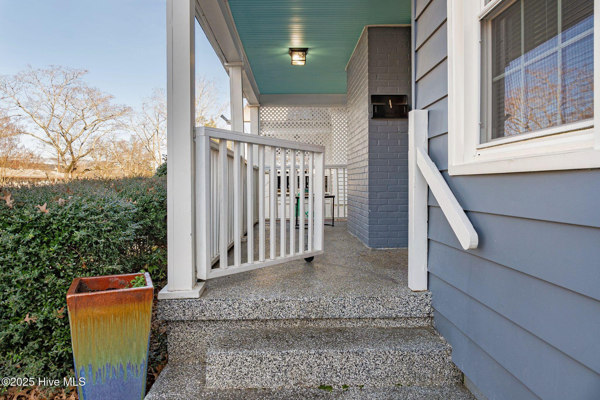 1409 Rhem Avenue New Bern, NC 28560 - Photo 3 of 28 Front Porch