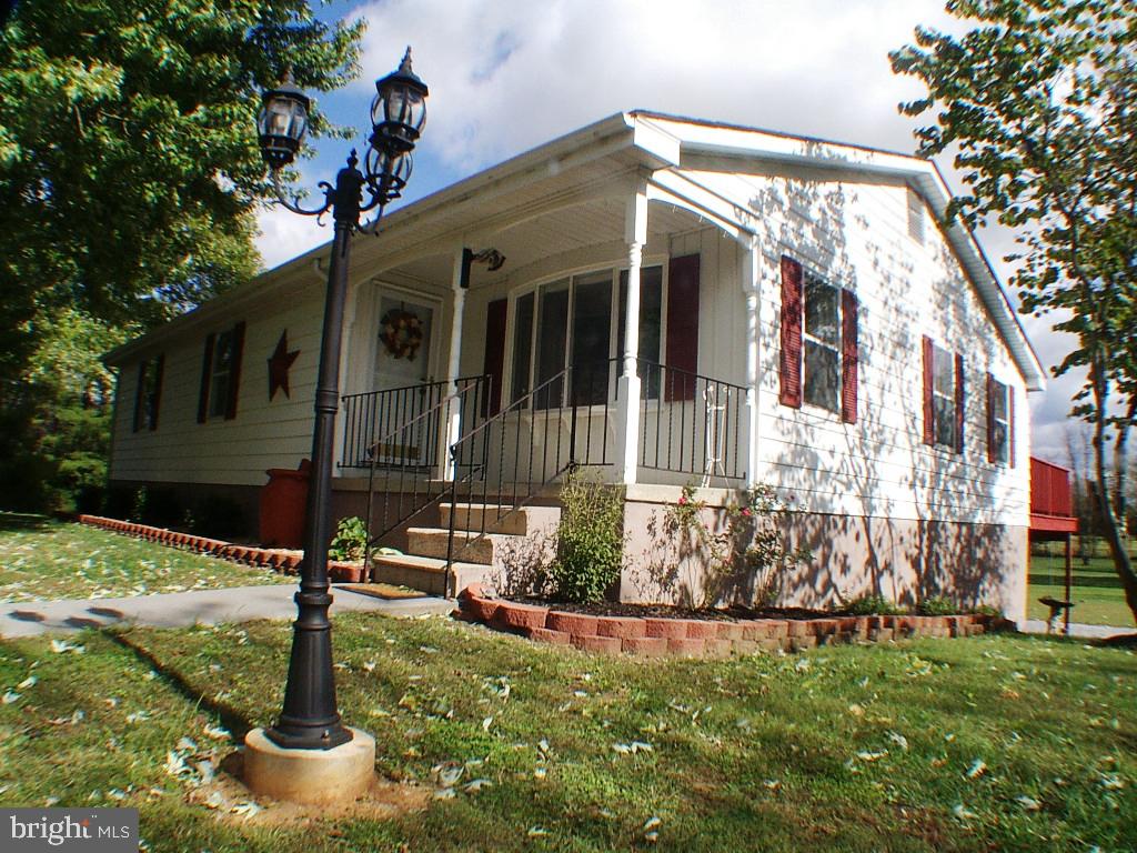 514 Russell Road Berryville, VA 22611 - Photo 50 of 60 Front with Light Post
