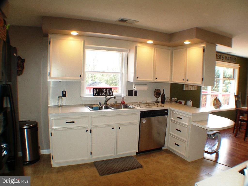 514 Russell Road Berryville, VA 22611 - Photo 9 of 60 Kitchen