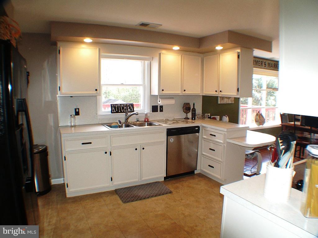 514 Russell Road Berryville, VA 22611 - Photo 10 of 60 Kitchen