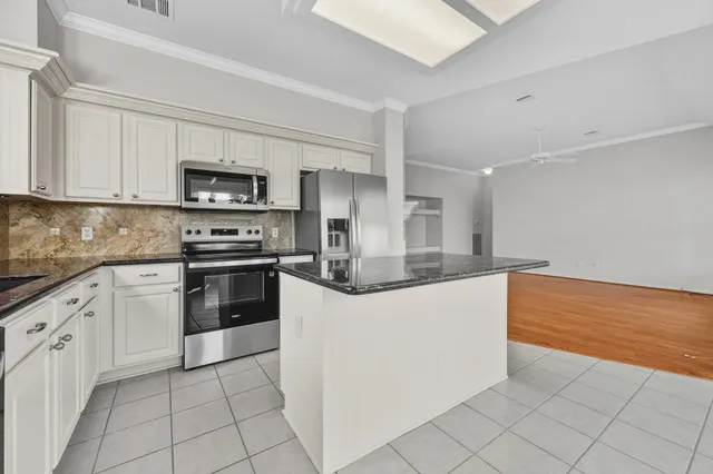 $2,175 | 20814 Lake Park Trail, Kingwood, TX 77346