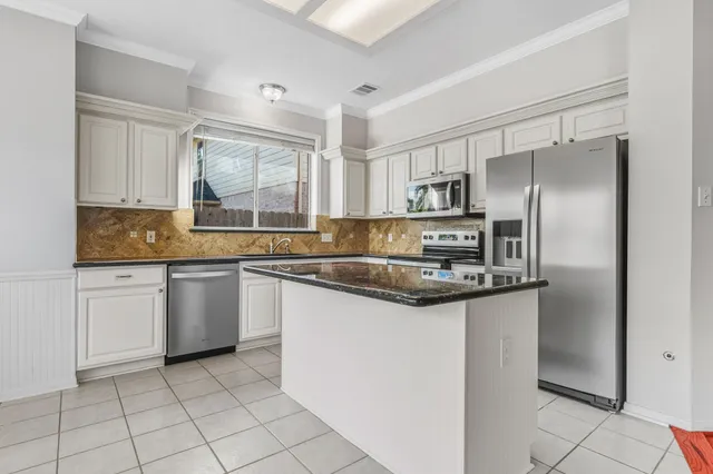 $2,175 | 20814 Lake Park Trail, Kingwood, TX 77346