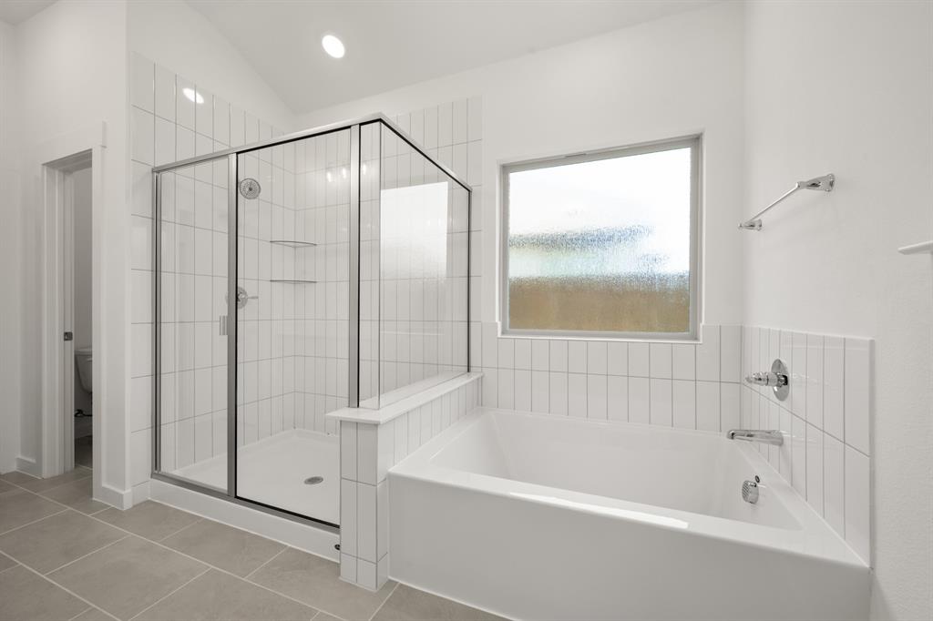 1321 Rothland Lane Red Oak, TX 75154 - Photo 16 of 33 1321 Rothland- Primary Suite-3