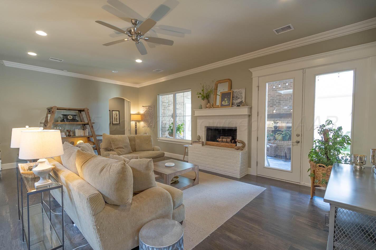 6809 Baccus Amarillo, TX 79124 - Photo 10 of 20 a living room with furniture a fireplace and a potted plant