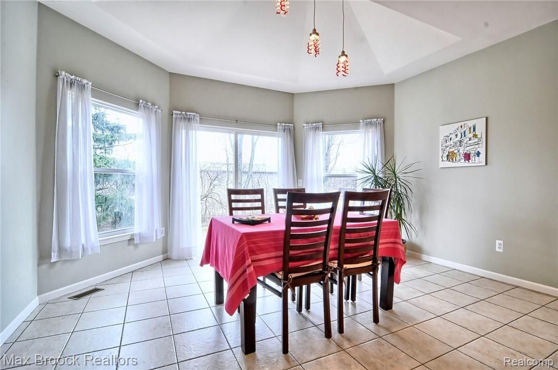 2391 Jackson Drive Rochester, MI 48309 - Photo 7 of 30 Breakfast_Nook_2nd_View.jpg