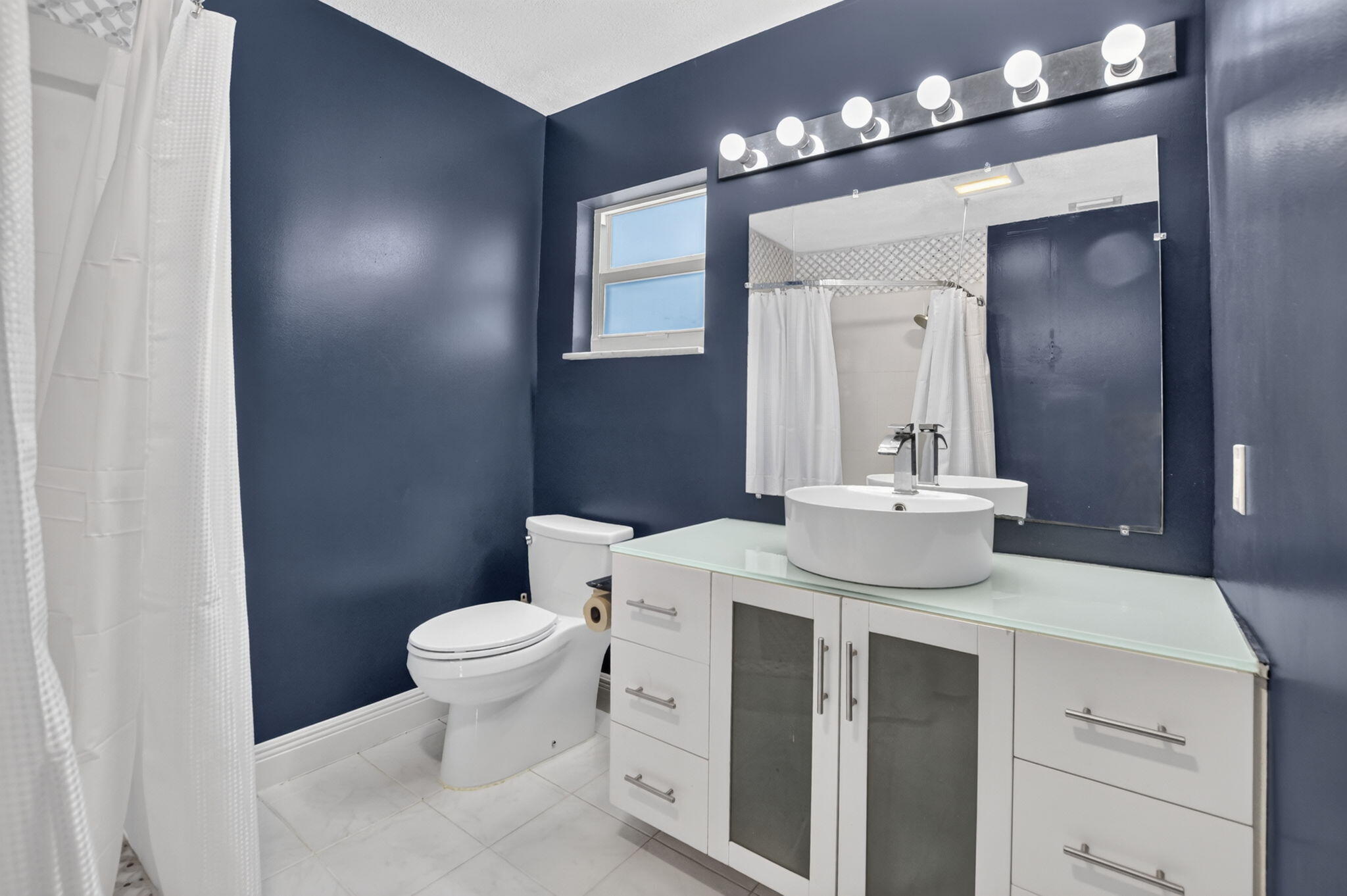 214 Northeast 25th Street Boca Raton, FL 33431 - Photo 10 of 33 Primary Bathroom