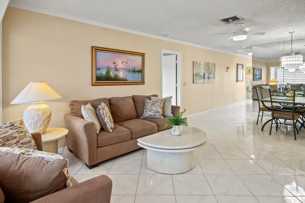 $2,800 | 1001 Flame Vine Avenue, Unit 202, Delray Beach, FL 33445