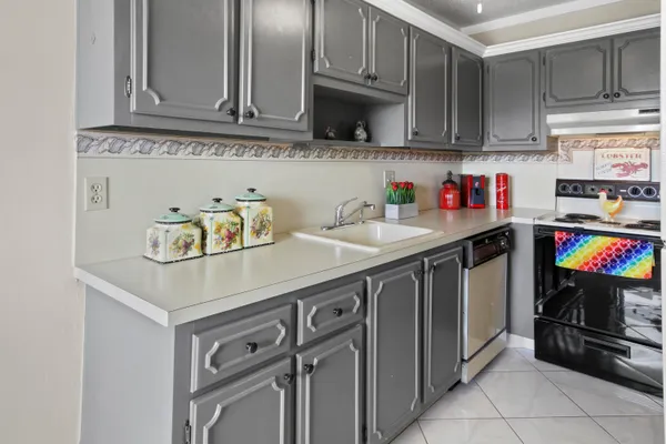 $2,800 | 1001 Flame Vine Avenue, Unit 202, Delray Beach, FL 33445