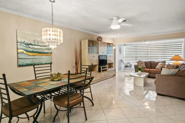 $2,800 | 1001 Flame Vine Avenue, Unit 202, Delray Beach, FL 33445
