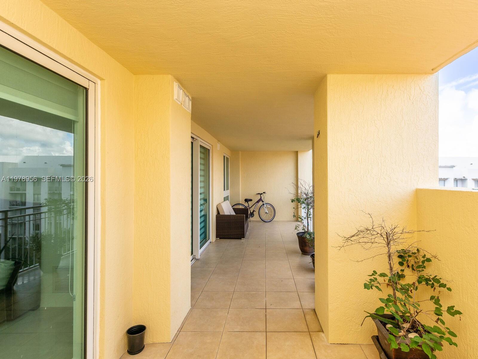 7350 Southwest 89th Street, Unit 719S Miami, FL 33156 - Photo 28 of 30 a view of a walk in closet and bathroom