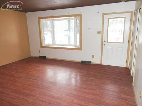 1427 South Genesee Road Burton, MI 48509 - Photo 3 of 8 20343116-2.JPG