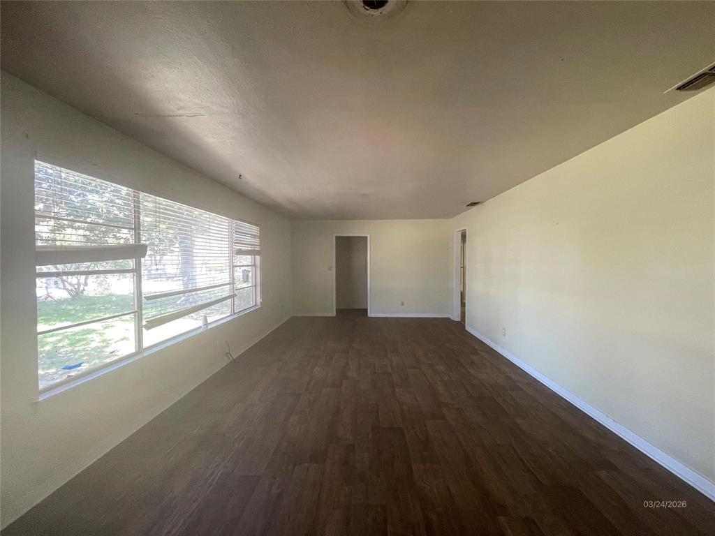 1100 Poe Street Azle, TX 76020 - Photo 8 of 18