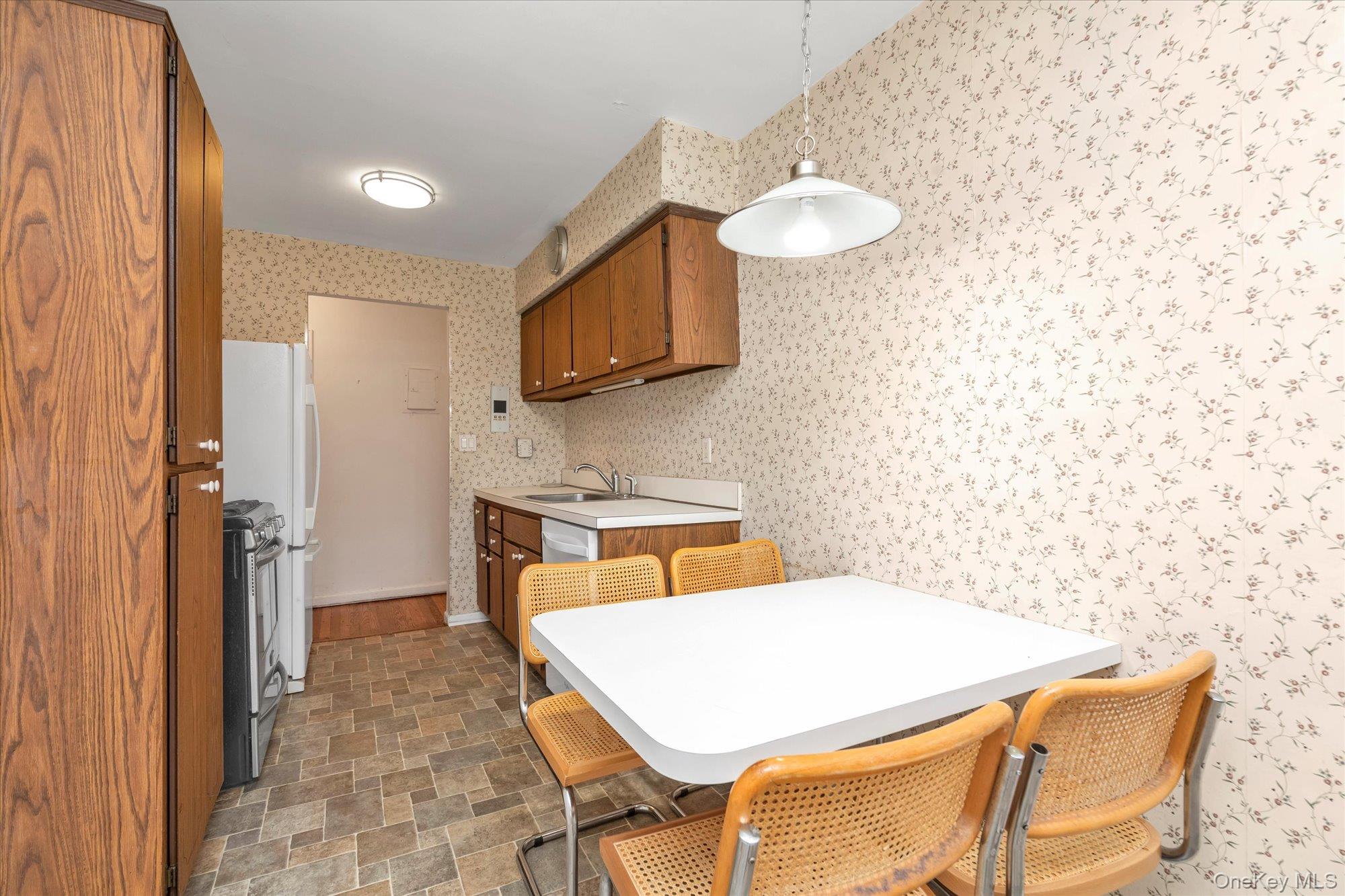 30 Barstow Road, Unit 3A Great Neck, NY 11021 - Photo 10 of 20