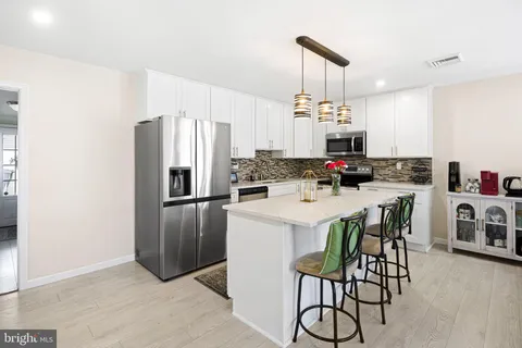 $430,000 | 24 Garden Lane, Levittown, PA 19055