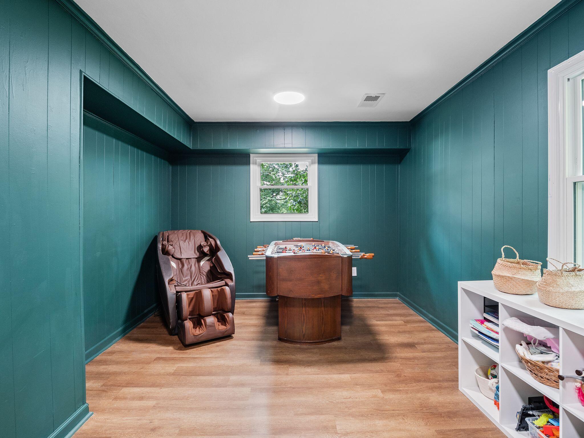 1701 Glendon Road Salem, VA 24153 - Photo 22 of 43 a workspace with furniture and window