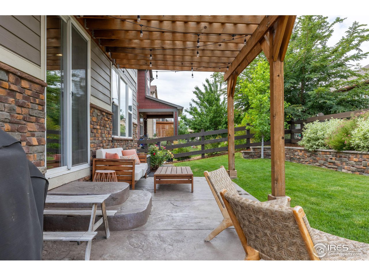 803 Old Wagon Trail Circle Lafayette, CO 80026 - Photo 26 of 30 a backyard of a house with outdoor seating