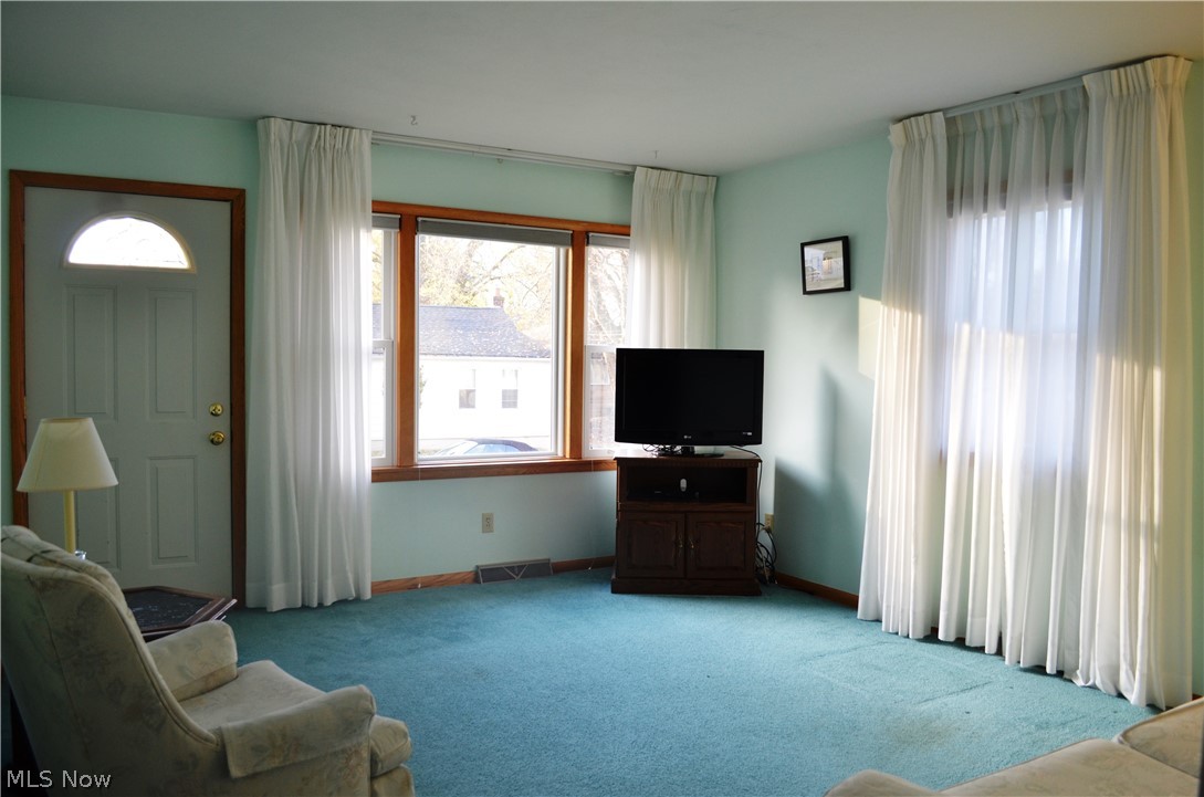 367 Stanley Road Akron, OH 44312 - Photo 3 of 15