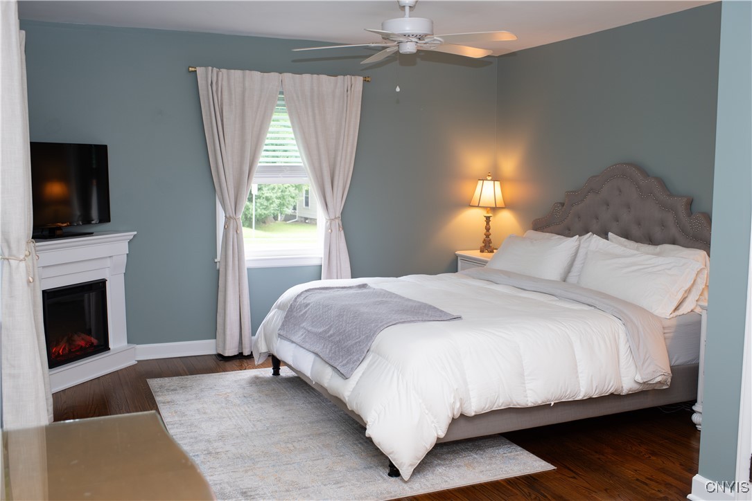 170 Franklin Street Auburn, NY 13021 - Photo 9 of 40 1st Floor Primary bedroom. New flooring, paint and