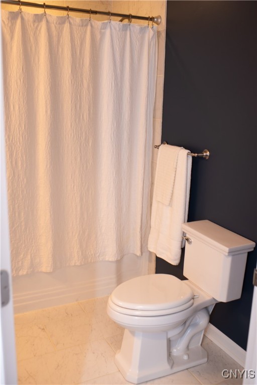 170 Franklin Street Auburn, NY 13021 - Photo 12 of 40 1st Floor Bath w/ tub