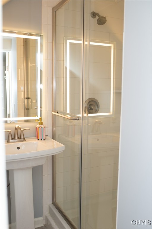 170 Franklin Street Auburn, NY 13021 - Photo 23 of 40 Great to have a full bath upstairs!