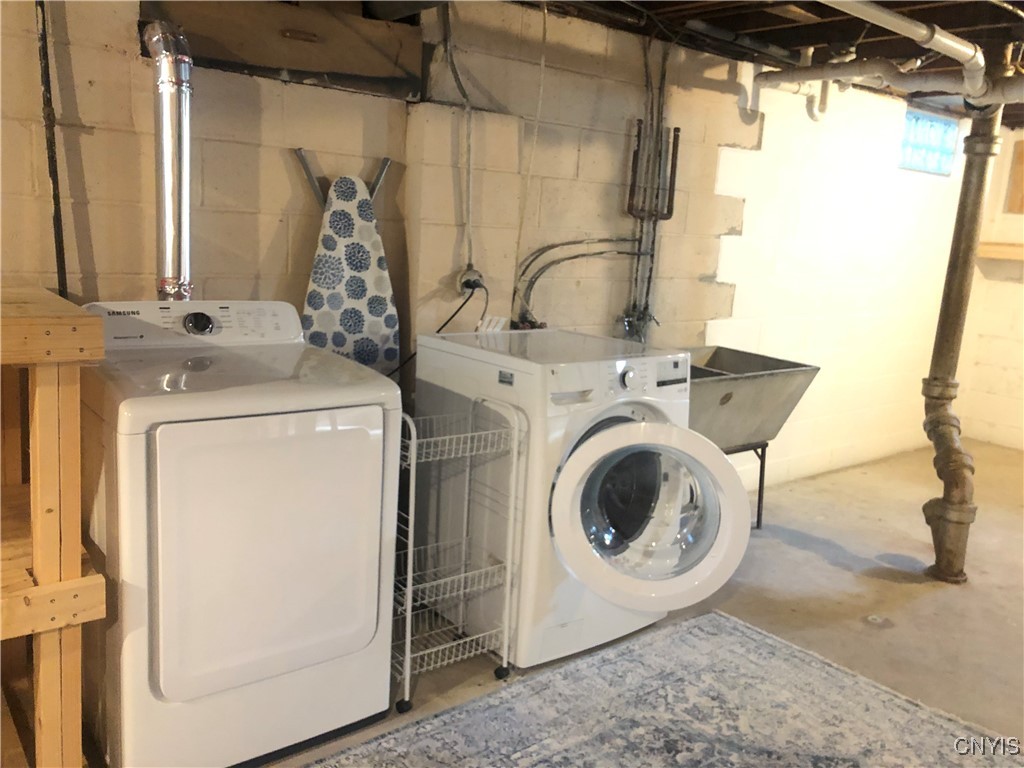 170 Franklin Street Auburn, NY 13021 - Photo 25 of 40 Washer & Dryer w/ laundry sink