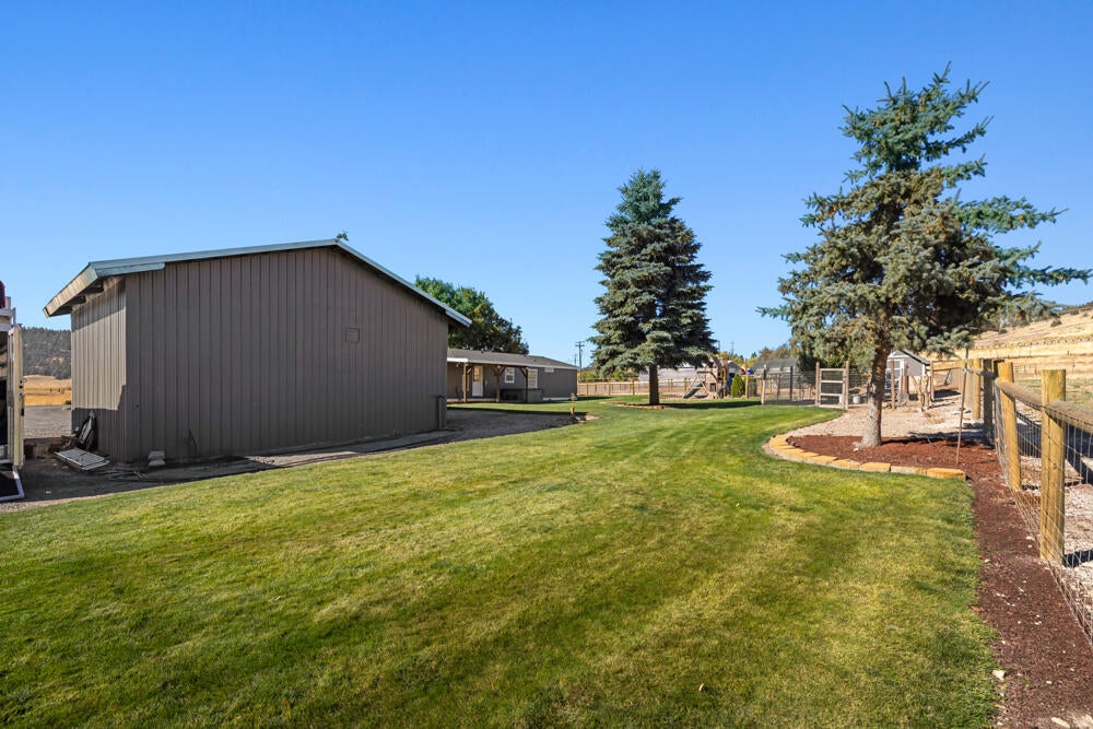 2069 Orindale Road Klamath Falls, OR 97601 - Photo 34 of 60 2069OrindaleDr.-44