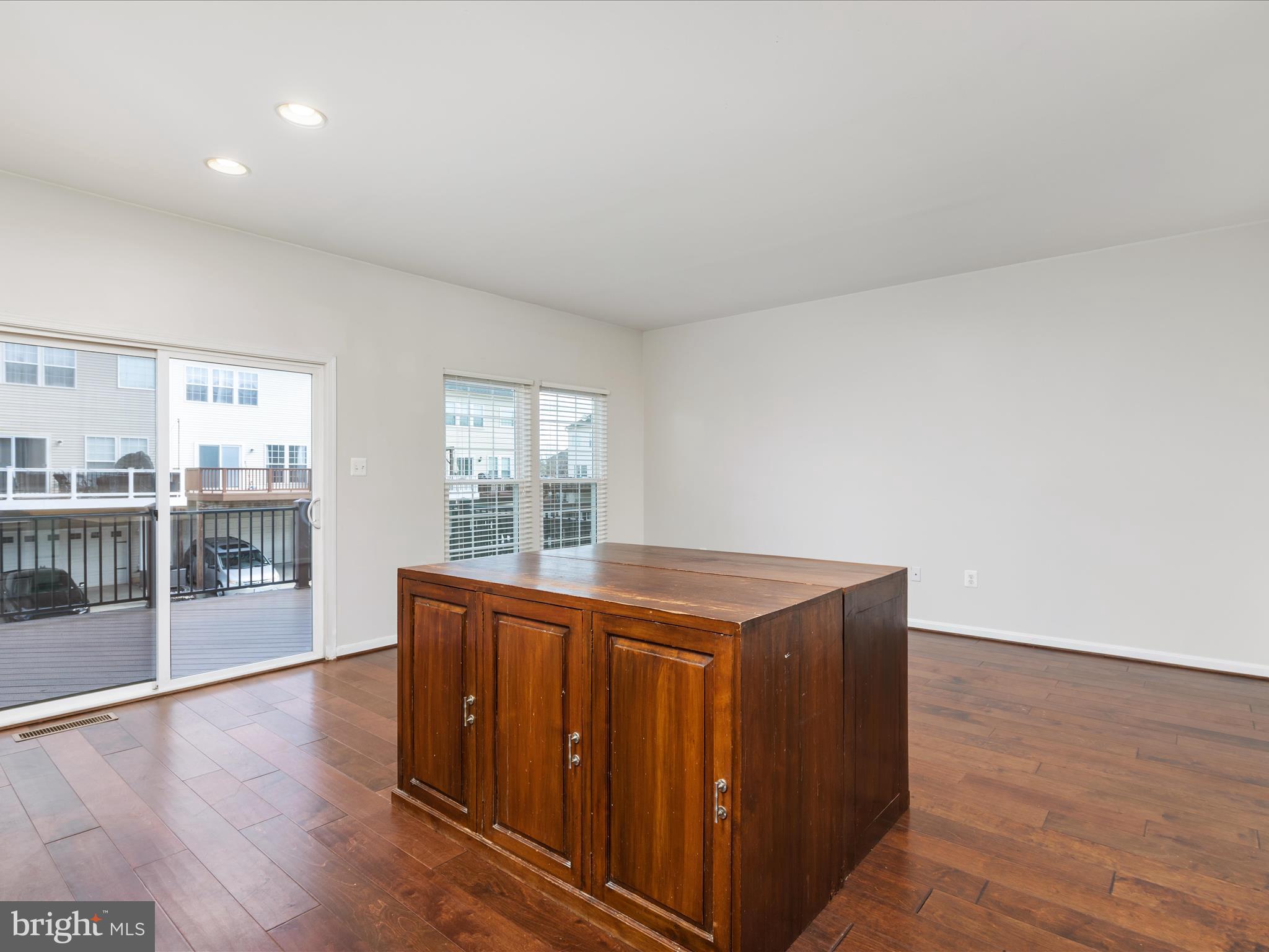 44258 Huron Terrace Ashburn, VA 20147 - Photo 12 of 33 Oversized island