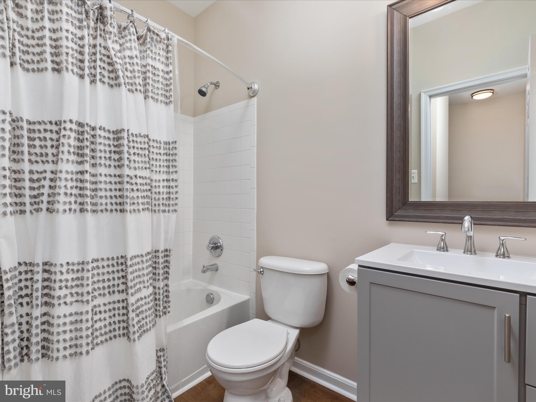 44258 Huron Terrace Ashburn, VA 20147 - Photo 25 of 33 Bath