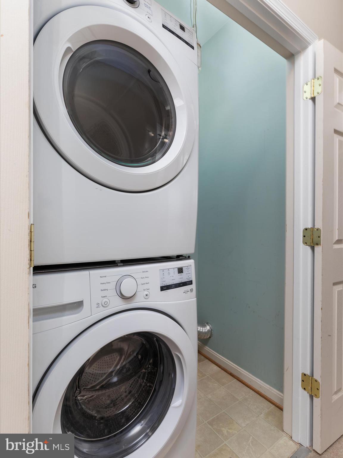 44258 Huron Terrace Ashburn, VA 20147 - Photo 26 of 33 Bedroom level laundry