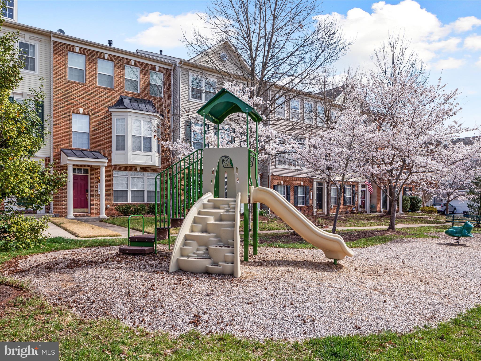 44258 Huron Terrace Ashburn, VA 20147 - Photo 31 of 33 Tot lot