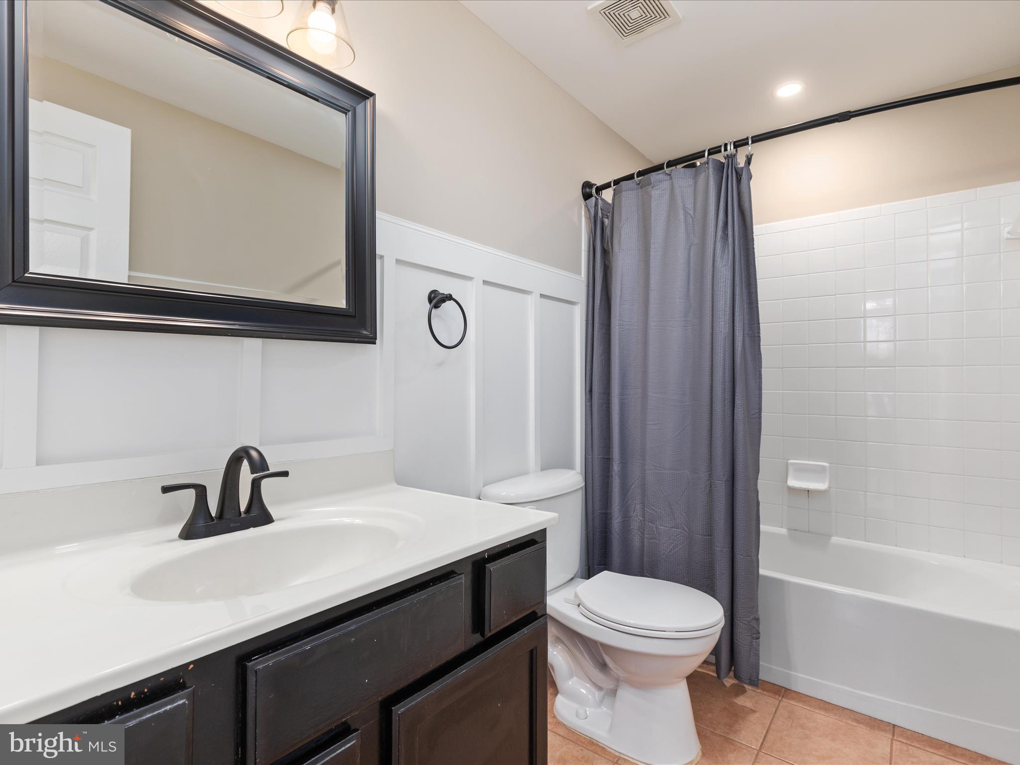 44258 Huron Terrace Ashburn, VA 20147 - Photo 8 of 33 Ground floor bathroom