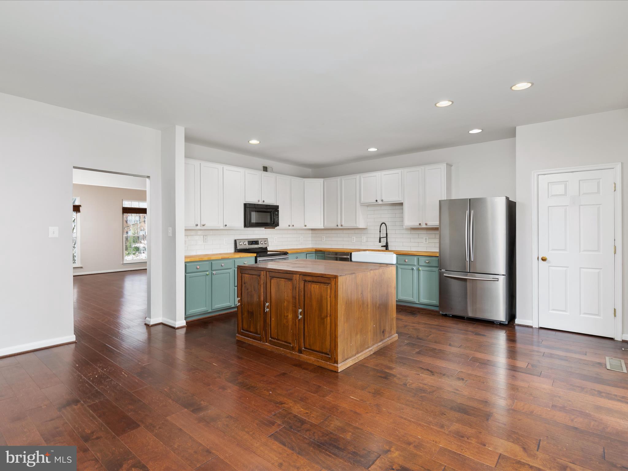44258 Huron Terrace Ashburn, VA 20147 - Photo 9 of 33 Kitchen