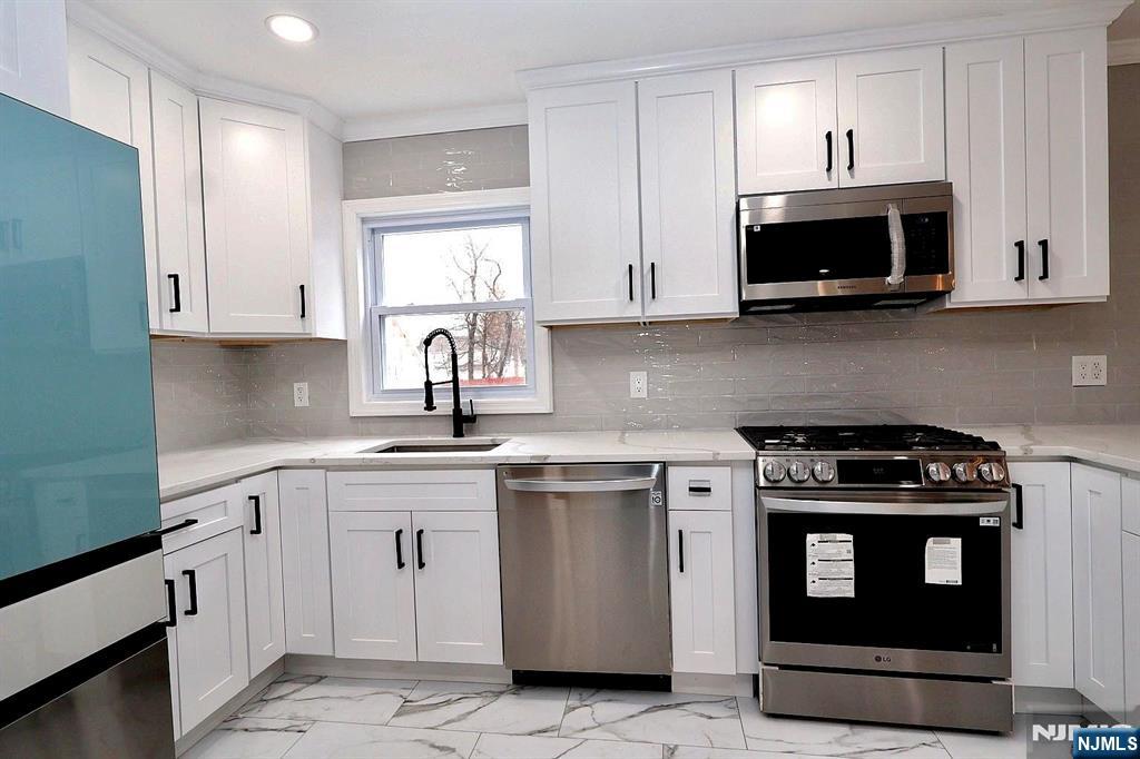 86 Howland Avenue Teaneck, NJ 07666 - Photo 12 of 50