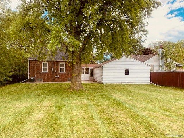 21183 Nummer Street Warren, MI 48089 - Photo 4 of 21