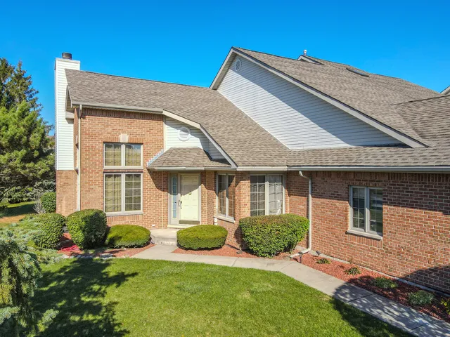 $345,000 | 6706 Pondview Drive, Tinley Park, IL 60477