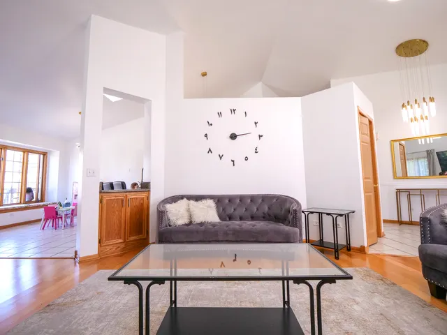 $345,000 | 6706 Pondview Drive, Tinley Park, IL 60477