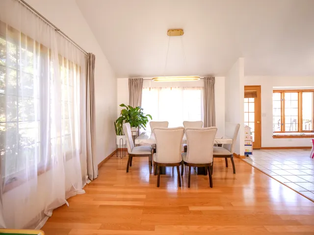 $345,000 | 6706 Pondview Drive, Tinley Park, IL 60477