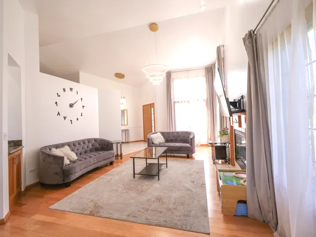 $345,000 | 6706 Pondview Drive, Tinley Park, IL 60477